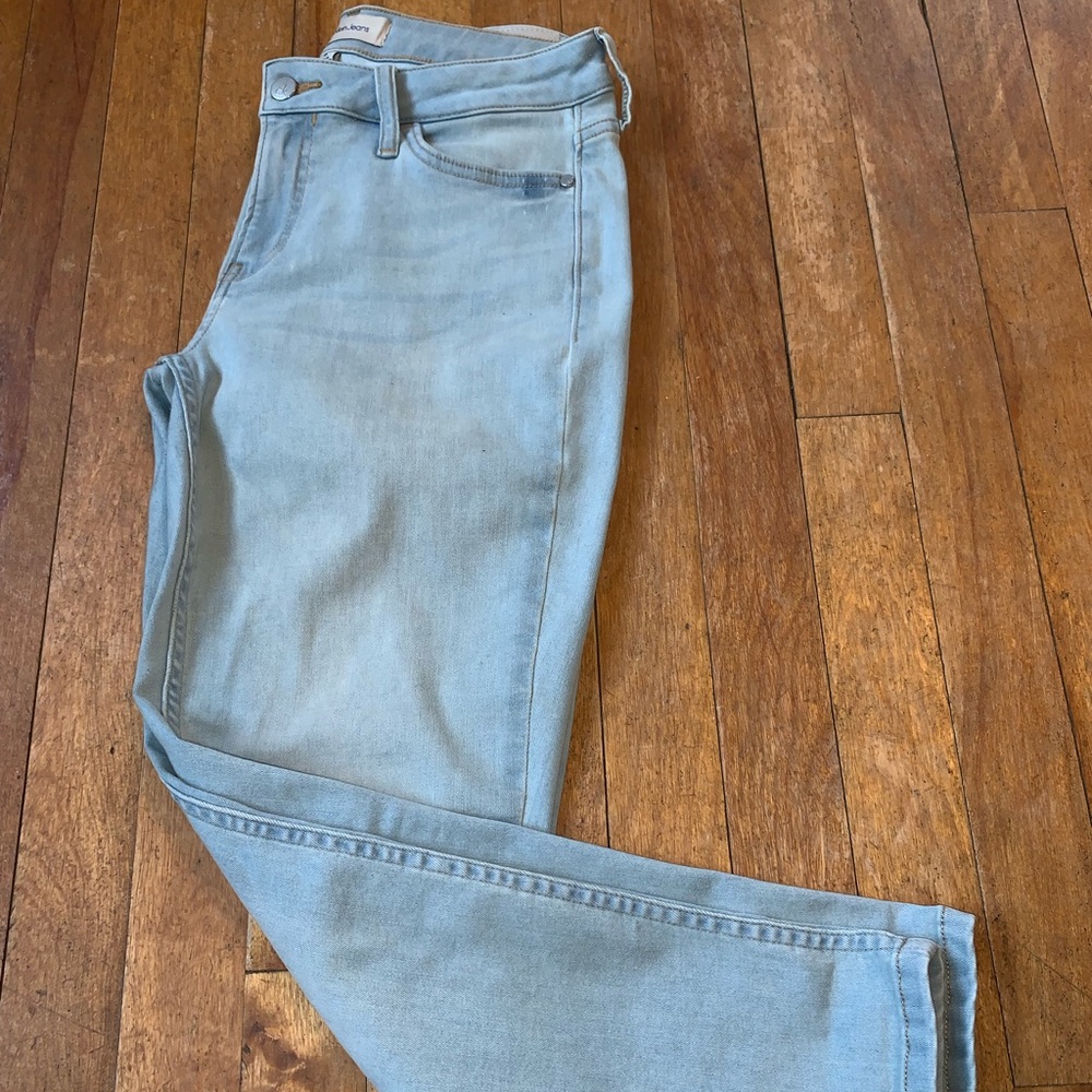 Calvin Klein light wash skinny Capri jeans
